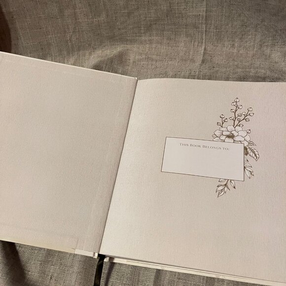 Cozy White Cottage: 100 Ways to Love the Feeling of Being Home - Picture 13 of 15